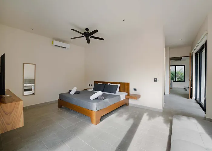 6br Luxury Perla With 2 Pools & Game Villa